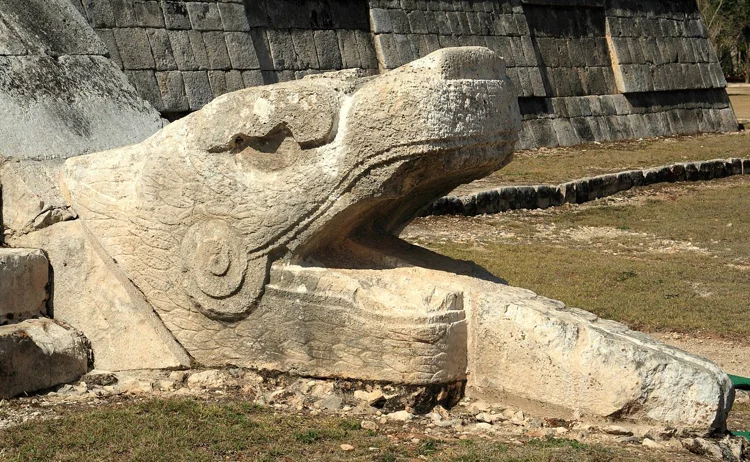 Kukulkan carving at Chichen Iza